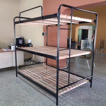 CAMA DE TRES PISOS  TUBULAR 3857