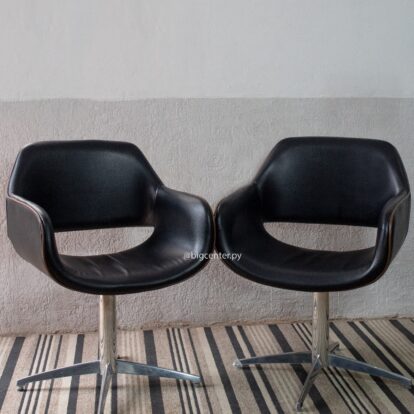 SOFA POLTRONA FIJA CON PATAS CROMADAS ECOCUERO