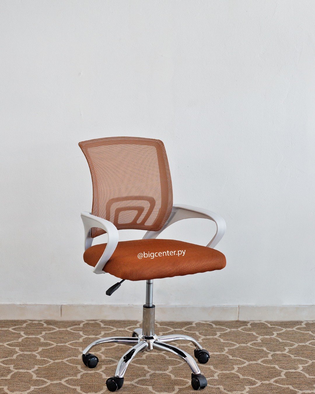 SILLA GIRATORIA TELA MESH 90 KG (61BKB) MARRON