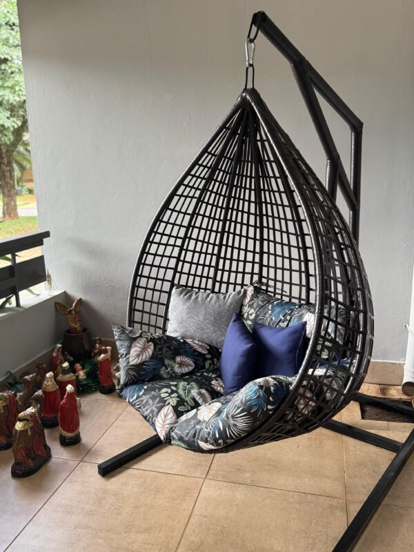 HAMACA COLGANTE DE RATAM CON ALMOHADAS