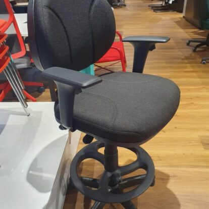 SILLA CAJERA DE TELA C/ POSA PIE 110 K  MACOX( 6735)