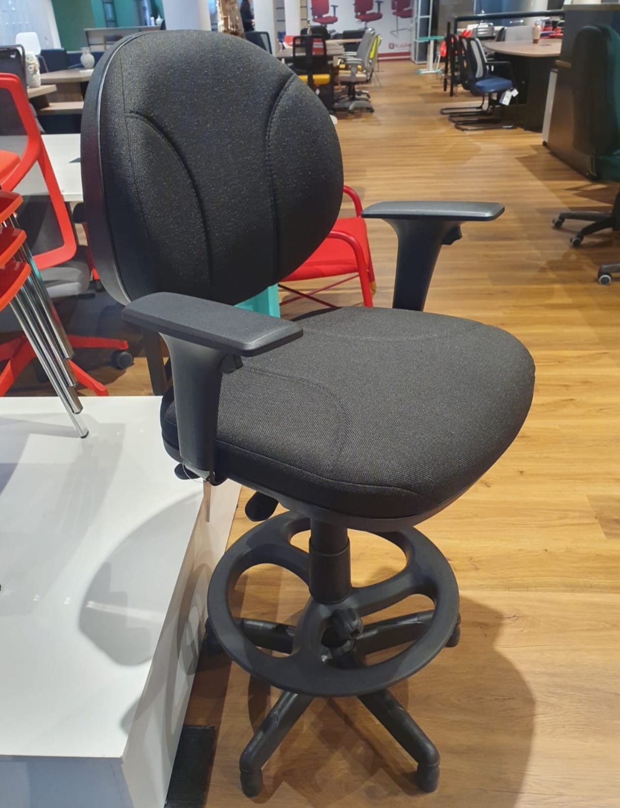 SILLA CAJERA DE TELA C/ POSA PIE 110 K  MACOX( 6735)