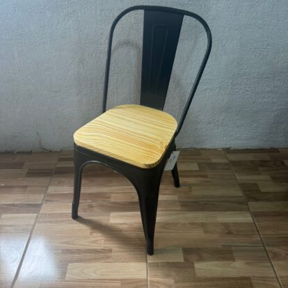 SILLA FIJA TOLIX ASIENTO DE MADERA NEGRO (claro)