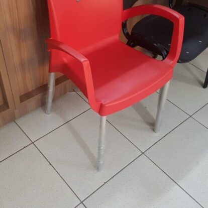 SILLA FIJA C/ BRAZO CLASIC MACOX ROJO 120K